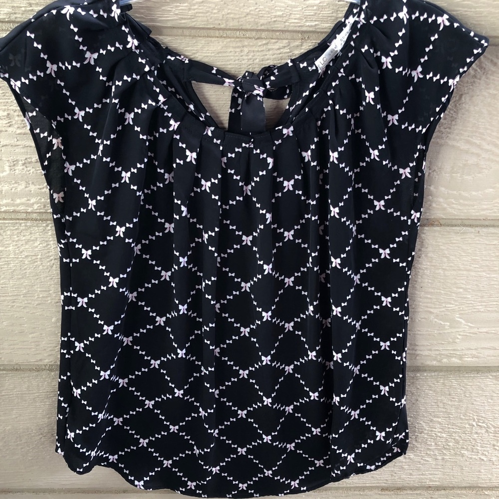 Lauren Conrad blouse size medium